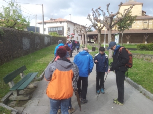 plazatik goizeko 10etan 30bat lezamar paseora abiatu gara